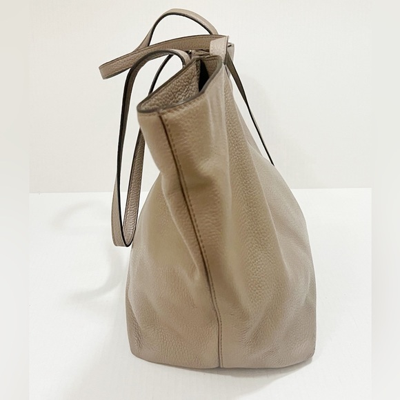Michael Kors Izzy Large Leather tote Bag in Tan Color - Picture 4 of 5
